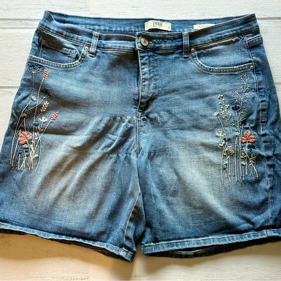 Vintage America Blues Women’s Size 12 Bestie Shorts Embroidered Floral Jeans - Picture 1 of 8